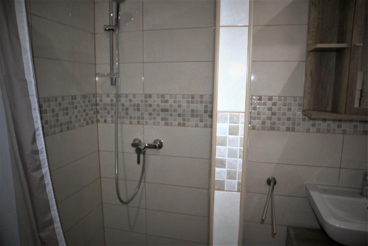 Apartmani Sanja Vir Esterno foto